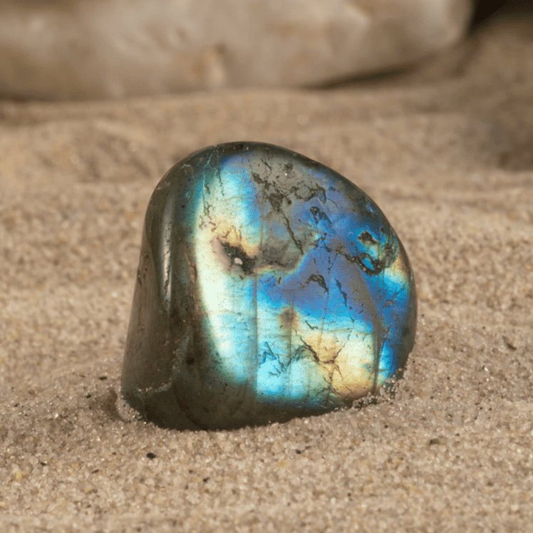 Benefits of Labradorite Crystal