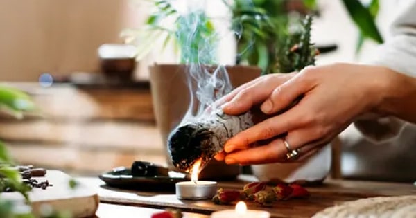 Why Sage Sprays are Useful for Cleansing Crystals